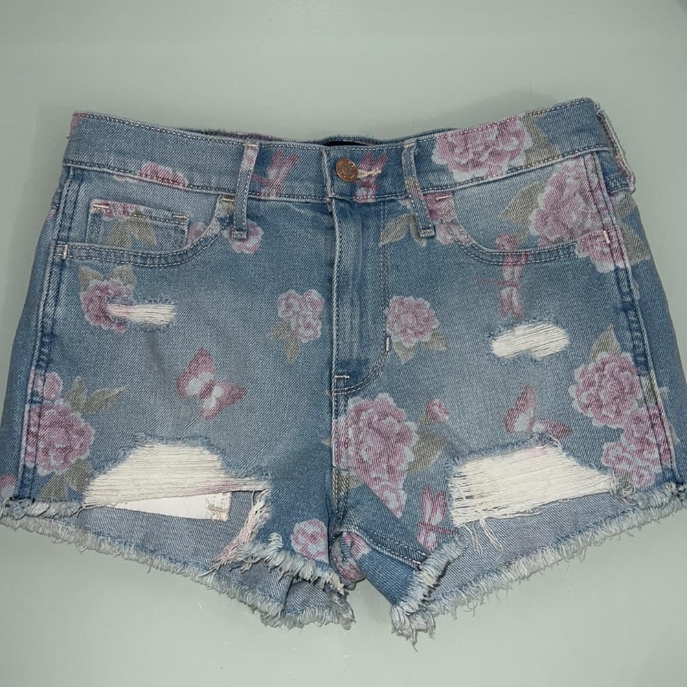 HOLLISTER